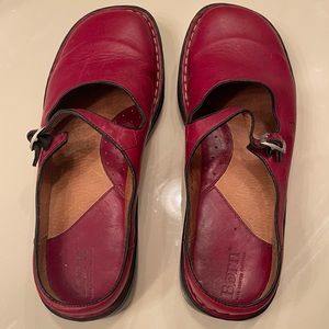 Born Womens Leather Slip On Mary Jane Clogs Shoes Red B0224 Size 9M